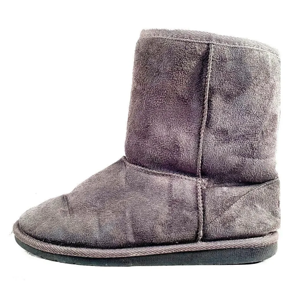 GRAY SUEDE DAWGS SIZE 9 LINED WITH WHITE FAUX FUR